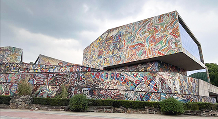 CHINGMU Empowers Art Education Innovation, Assists Sichuan Fine Arts Institute in Establishing a New